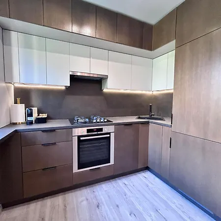 Spacious&stylish Center 2 Bedroom Apartment