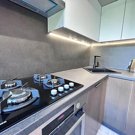 Spacious&stylish Center 2 Bedroom *