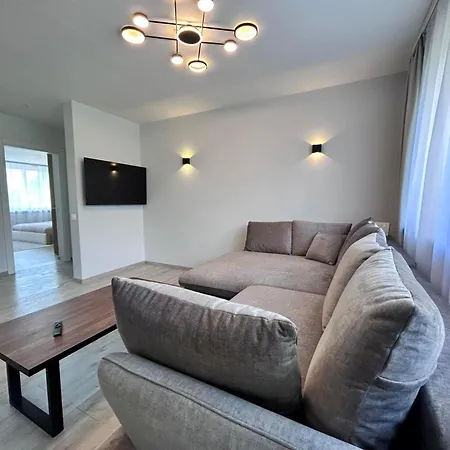 Spacious&stylish Center 2 Bedroom Apartment *