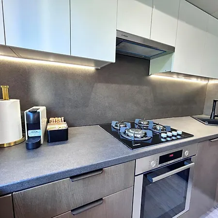 Spacious&stylish Center 2 Bedroom *