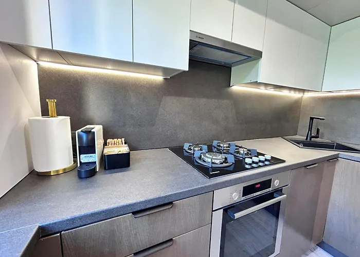 Spacious&stylish Center 2 Bedroom *