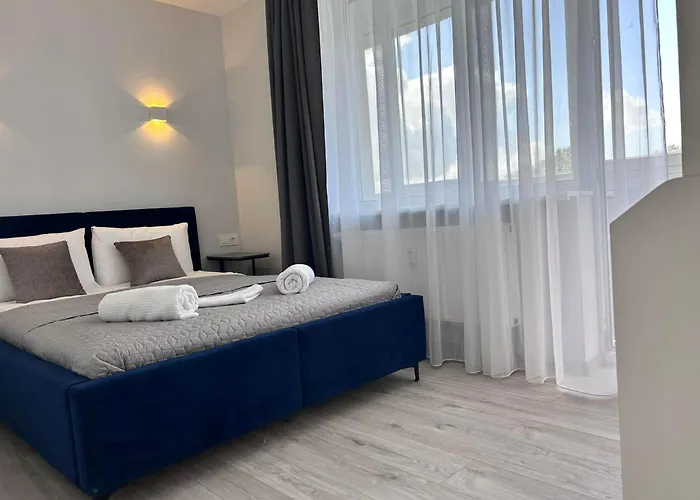 Spacious&stylish Center 2 Bedroom *